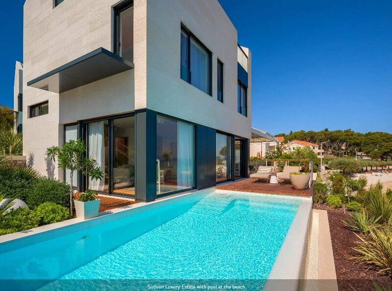 Sutivan Luxury Estate with pool at the beach