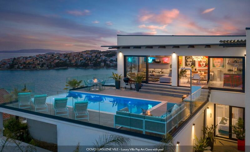 Luxury Villa Pop Art Ciovo with pool by the sea