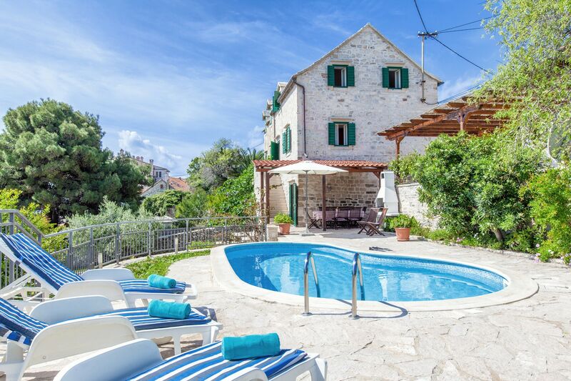 Croatian villa with a pool – Villa Bonaca