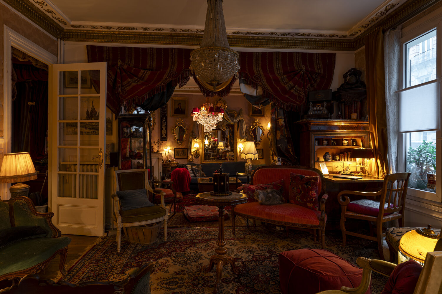 Le, petit, Trianon,, Antique, Residence:, Elegance, and, Timeless, Charm, in, the, Heart, of, the, City