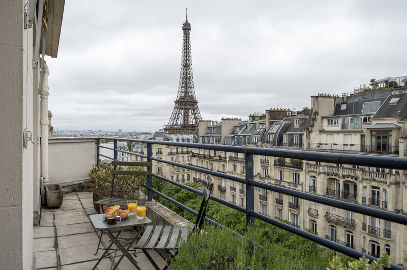 Apartment with view of the Eiffel Tower, Paris