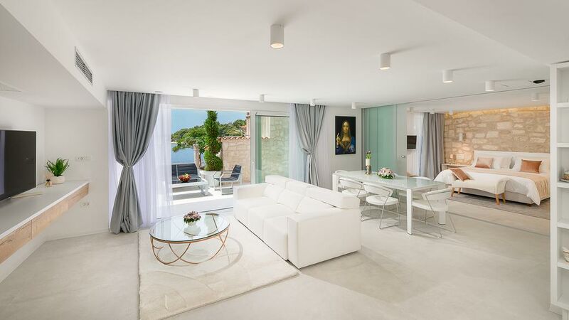 Luxury Villa Gariful with jacuzzi and gym in centre of Hvar